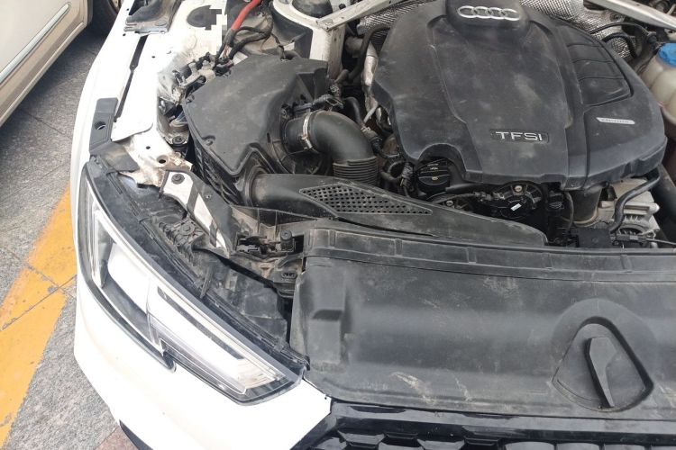 Used Audi A4L 2018 30th Anniversary Edition 40 TFSI Fashion Model Engine Bay Right