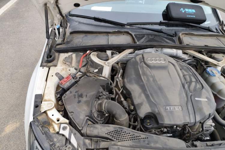 Used Audi A4L 2018 30th Anniversary Edition 40 TFSI Fashion Model Engine Bay Right