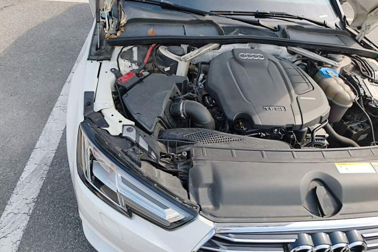 Used Audi A4L 2018 30th Anniversary Edition 40 TFSI Fashion Model Engine Bay Right