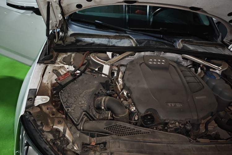 Used Audi A4L 2018 30th Anniversary Edition 40 TFSI Fashion Model Engine Bay Right