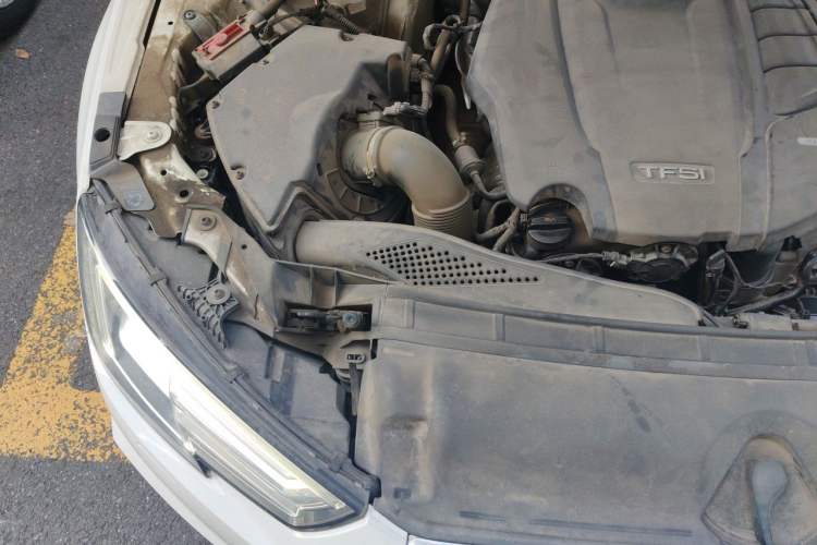 Used Audi A4L 2018 30th Anniversary Edition 40 TFSI Fashion Model Engine Bay Right