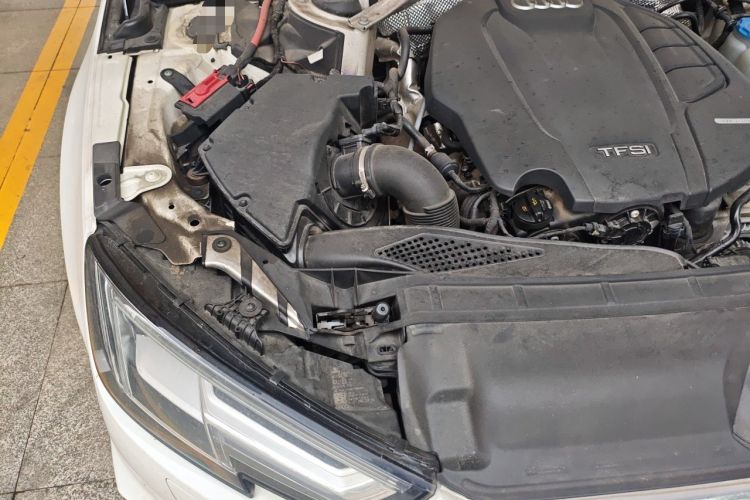 Used Audi A4L 2018 30th Anniversary Edition 40 TFSI Fashion Model Engine Bay Right