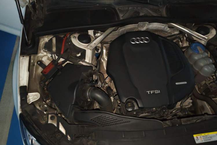 Used Audi A4L 2018 30th Anniversary Edition 40 TFSI Fashion Model Engine Bay Right