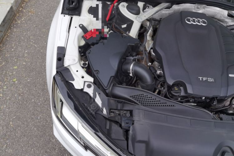 Used Audi A4L 2018 30th Anniversary Edition 40 TFSI Fashion Model Engine Bay Right