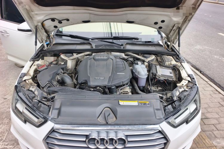 Used Audi A4L 2018 30th Anniversary Edition 40 TFSI Fashion Model Engine Bay