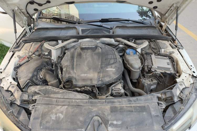 Used Audi A4L 2018 30th Anniversary Edition 40 TFSI Fashion Model Engine Bay