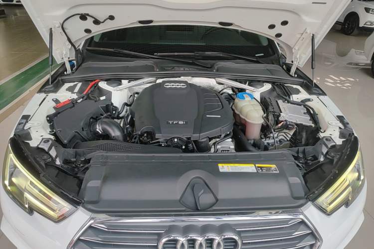 Used Audi A4L 2018 30th Anniversary Edition 40 TFSI Fashion Model Engine Bay