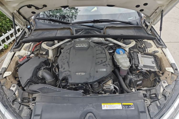 Used Audi A4L 2018 30th Anniversary Edition 40 TFSI Fashion Model Engine Bay
