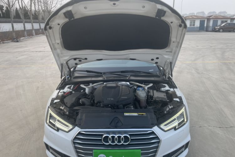 Used Audi A4L 2018 30th Anniversary Edition 40 TFSI Fashion Model Engine Bay