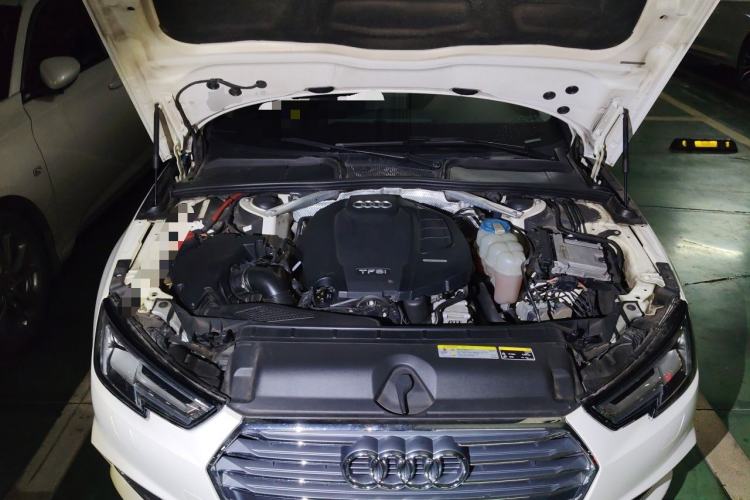 Used Audi A4L 2018 30th Anniversary Edition 40 TFSI Fashion Model Engine Bay