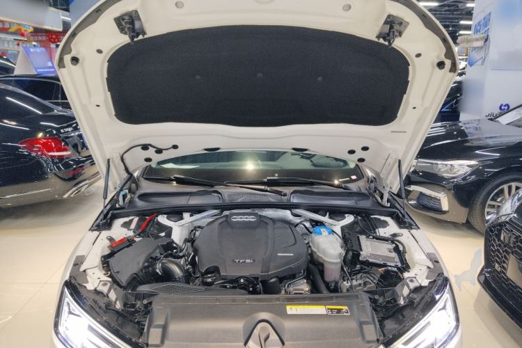 Used Audi A4L 2018 30th Anniversary Edition 40 TFSI Fashion Model Engine Bay