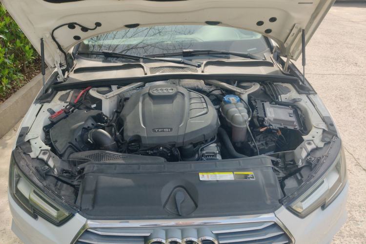 Used Audi A4L 2018 30th Anniversary Edition 40 TFSI Fashion Model Engine Bay