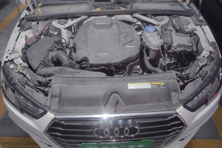 Used Audi A4L 2018 30th Anniversary Edition 40 TFSI Fashion Model Engine Bay