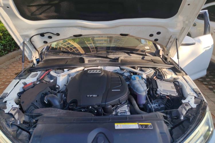 Used Audi A4L 2018 30th Anniversary Edition 40 TFSI Fashion Model Engine Bay