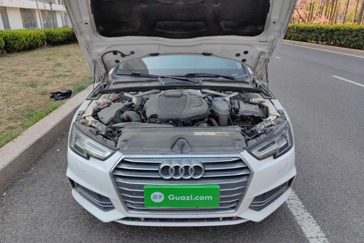 Used Audi A4L 2018 30th Anniversary Edition 40 TFSI Fashion Model Engine Bay