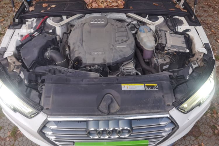 Used Audi A4L 2018 30th Anniversary Edition 40 TFSI Fashion Model Engine Bay