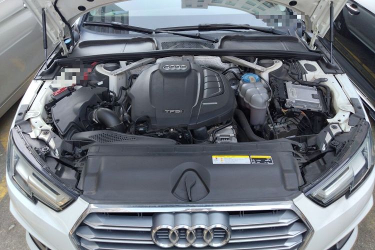 Used Audi A4L 2018 30th Anniversary Edition 40 TFSI Fashion Model Engine Bay