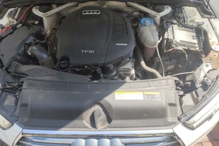 Used Audi A4L 2018 30th Anniversary Edition 40 TFSI Fashion Model Engine Bay