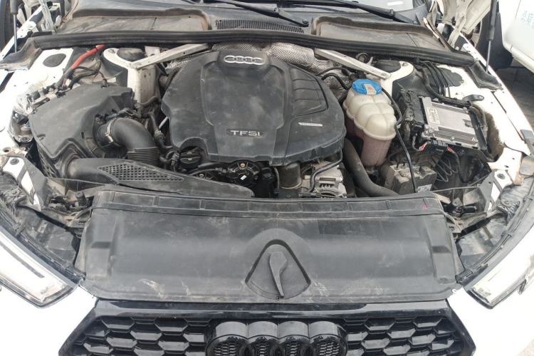 Used Audi A4L 2018 30th Anniversary Edition 40 TFSI Fashion Model Engine Bay