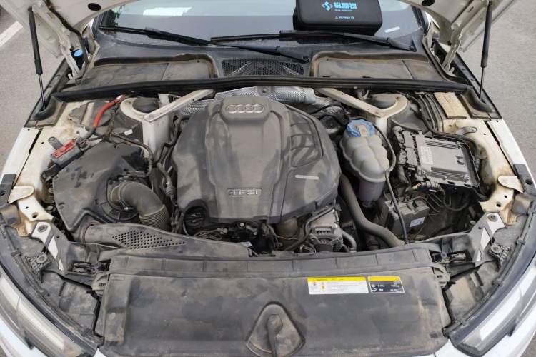 Used Audi A4L 2018 30th Anniversary Edition 40 TFSI Fashion Model Engine Bay