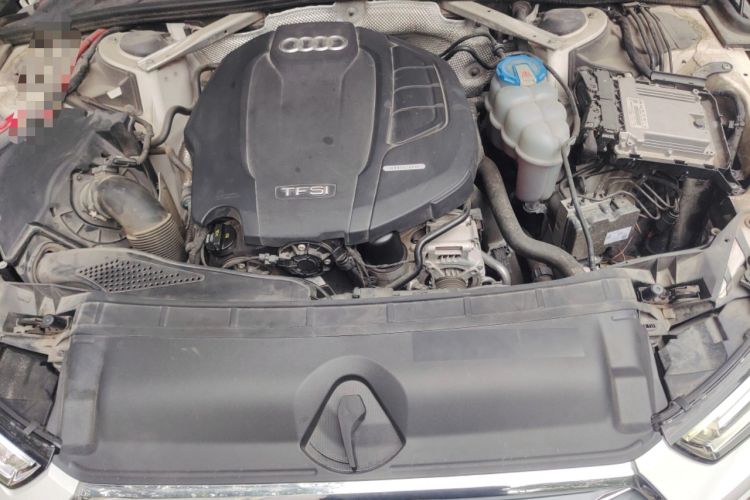Used Audi A4L 2018 30th Anniversary Edition 40 TFSI Fashion Model Engine Bay