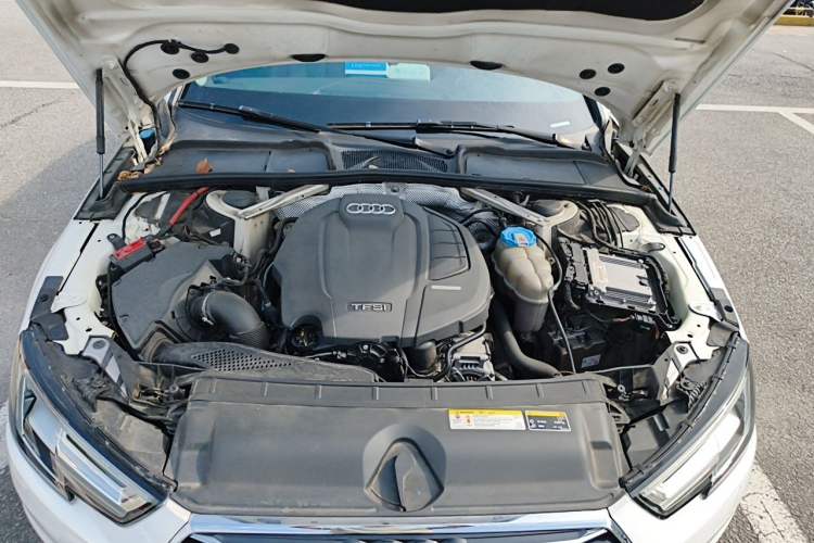 Used Audi A4L 2018 30th Anniversary Edition 40 TFSI Fashion Model Engine Bay