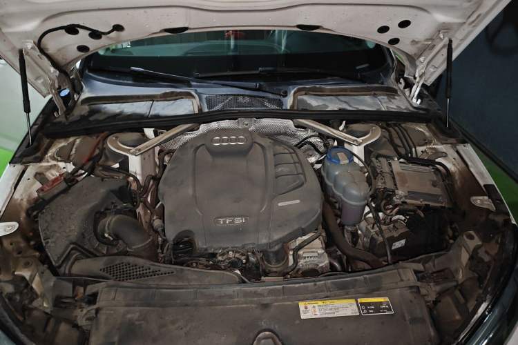 Used Audi A4L 2018 30th Anniversary Edition 40 TFSI Fashion Model Engine Bay