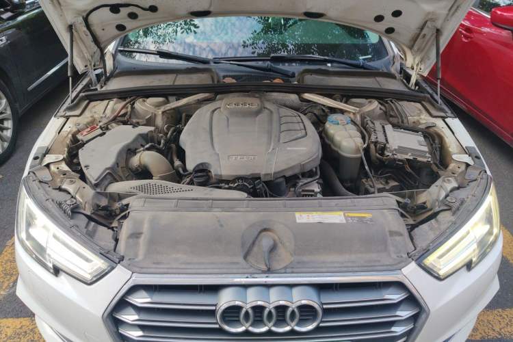 Used Audi A4L 2018 30th Anniversary Edition 40 TFSI Fashion Model Engine Bay