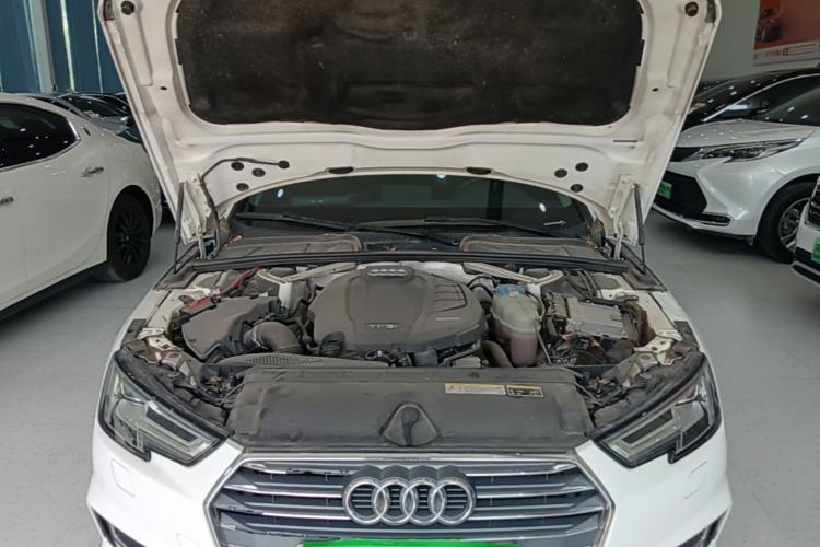 Used Audi A4L 2018 30th Anniversary Edition 40 TFSI Fashion Model Engine Bay