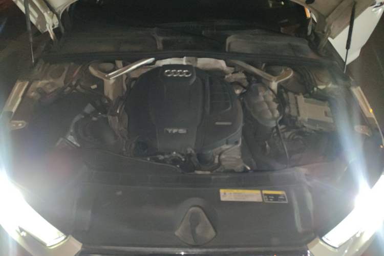 Used Audi A4L 2018 30th Anniversary Edition 40 TFSI Fashion Model Engine Bay