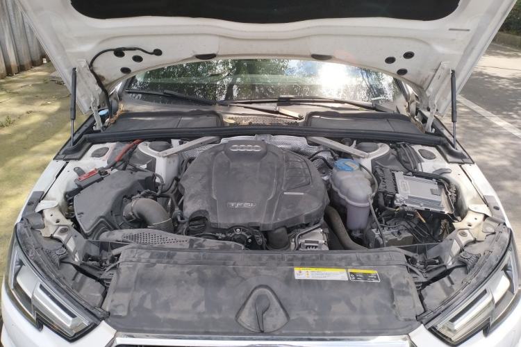 Used Audi A4L 2018 30th Anniversary Edition 40 TFSI Fashion Model Engine Bay