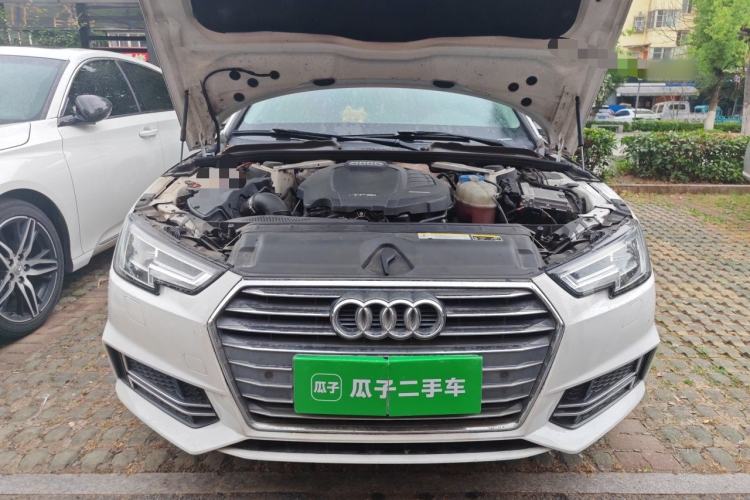 Used Audi A4L 2018 30th Anniversary Edition 40 TFSI Fashion Model Engine Bay