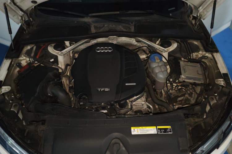 Used Audi A4L 2018 30th Anniversary Edition 40 TFSI Fashion Model Engine Bay