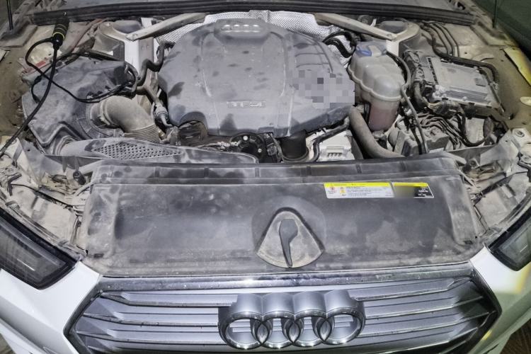 Used Audi A4L 2018 30th Anniversary Edition 40 TFSI Fashion Model Engine Bay