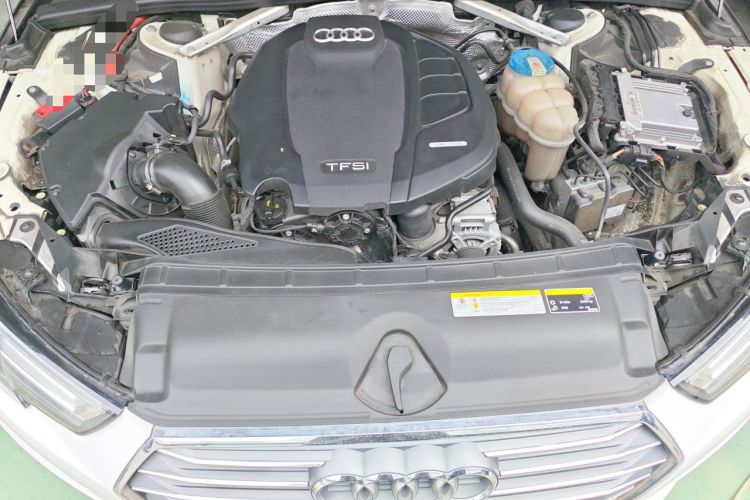 Used Audi A4L 2018 30th Anniversary Edition 40 TFSI Fashion Model Engine Bay