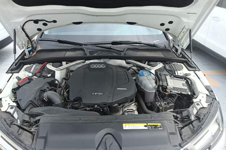 Used Audi A4L 2018 30th Anniversary Edition 40 TFSI Fashion Model Engine Bay