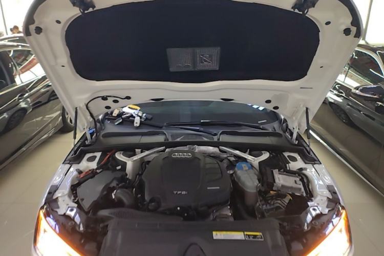 Used Audi A4L 2018 30th Anniversary Edition 40 TFSI Fashion Model Engine Bay
