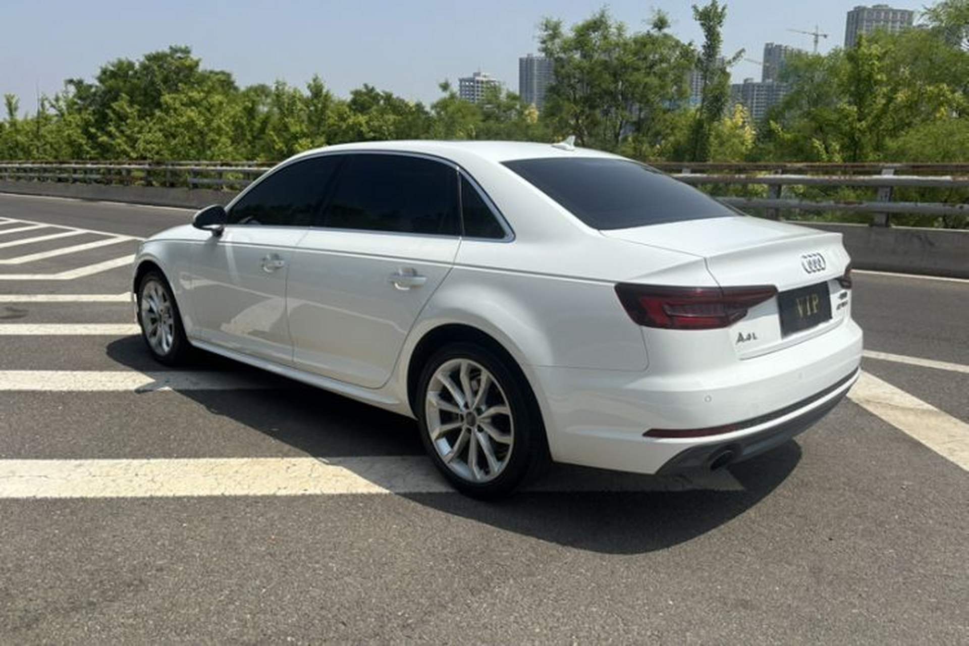 Used Audi A4L 2018 30th Anniversary Edition 40 TFSI Fashion Model Exterior 2