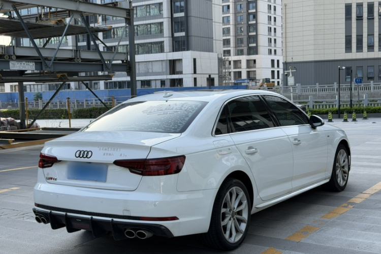 Used Audi A4L 2018 30th Anniversary Edition 40 TFSI Fashion Model Exterior 2