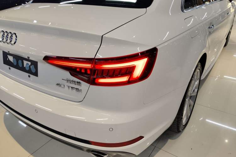 Used Audi A4L 2018 30th Anniversary Edition 40 TFSI Fashion Model Exterior 3