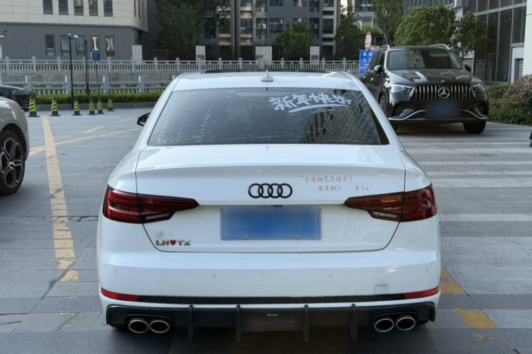 Used Audi A4L 2018 30th Anniversary Edition 40 TFSI Fashion Model Exterior 4