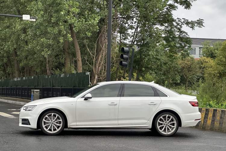 Used Audi A4L 2018 30th Anniversary Edition 40 TFSI Fashion Model Exterior 4