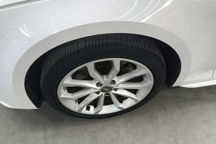 Used Audi A4L 2018 30th Anniversary Edition 40 TFSI Fashion Model Exterior 4