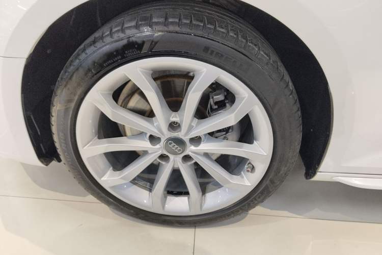 Used Audi A4L 2018 30th Anniversary Edition 40 TFSI Fashion Model Exterior 4