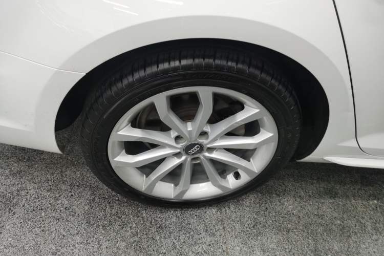 Used Audi A4L 2018 30th Anniversary Edition 40 TFSI Trendy Model Exterior 5