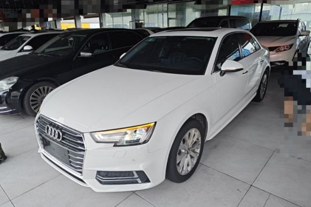 Audi A4L 2018 30th Anniversary Edition 40 TFSI Trendy Model مستعملة