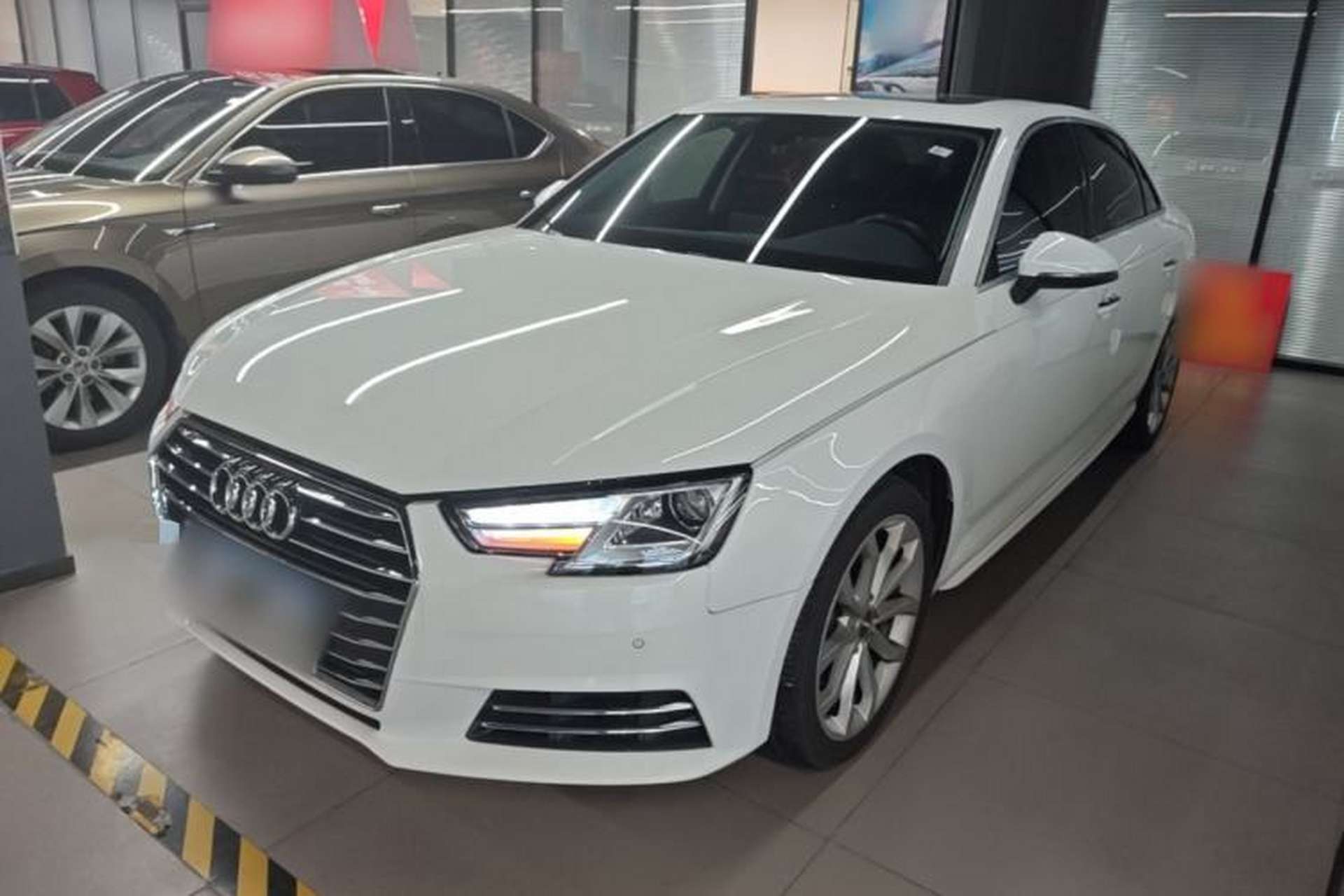 Used Audi A4L 2018 30th Anniversary Edition 40 TFSI Trendy Model Front Left 45 Deg