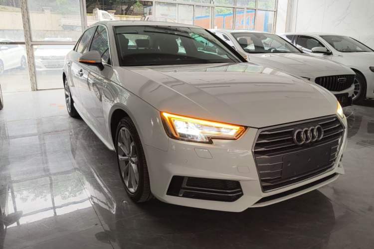 Used Audi A4L 2018 30th Anniversary Edition 40 TFSI Fashion Model Front Right 45 Deg