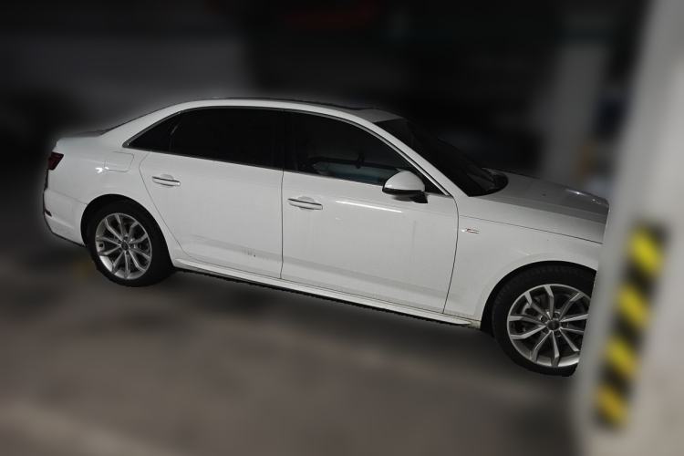 Used Audi A4L 2018 30th Anniversary Edition 40 TFSI Fashion Model Front Right 45 Deg