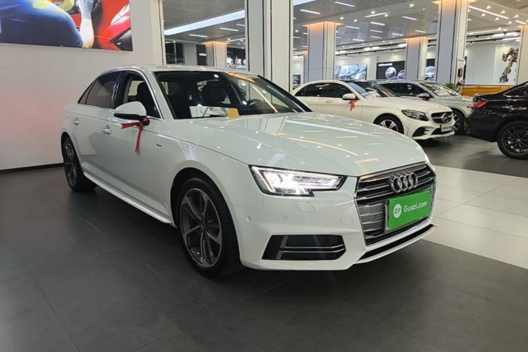 Used Audi A4L 2018 30th Anniversary Edition 40 TFSI Sport Edition Front Right 45 Deg